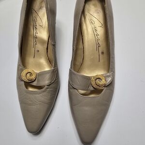 Elegant Beige Leather Women's Shoes Caressa 6.5